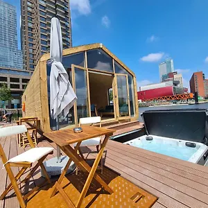 Hébergement de vacances Wikkelboat Nr5 At Floating Rijnhaven, Rotterdam