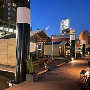 Bateau-hôtel Wikkelboat Nr2 At Floating Rijnhaven, Rotterdam